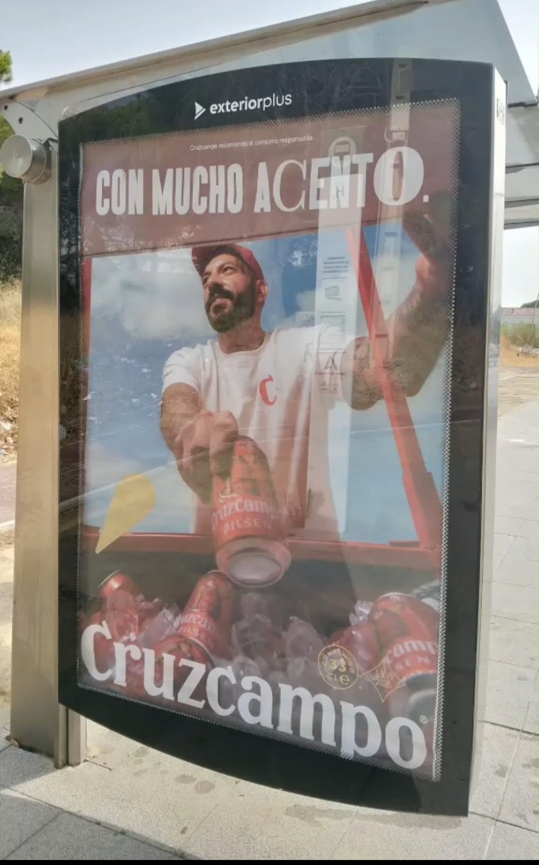Publicidad exterior de Cruzcampo protagonizada por Latero Playero